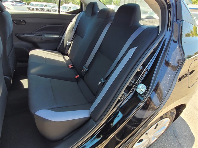 Vehicle image 6 of 10