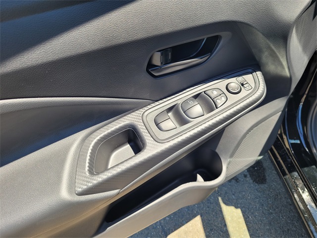 Vehicle image 9 of 10