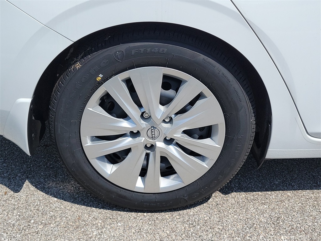 Vehicle image 4 of 11