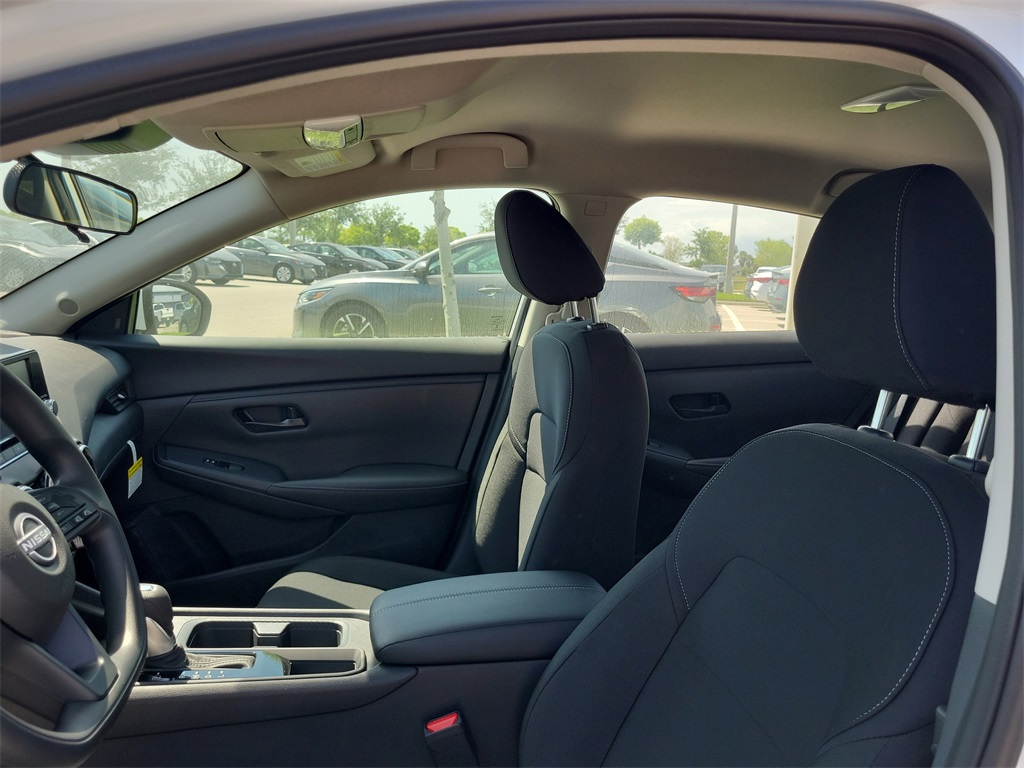 Vehicle image 9 of 11