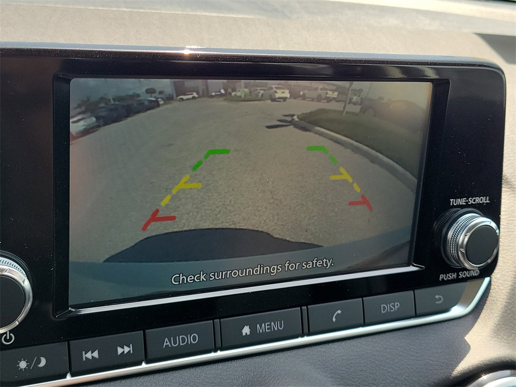 Vehicle image 10 of 11
