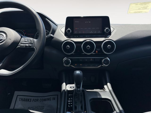 Vehicle image 17 of 20