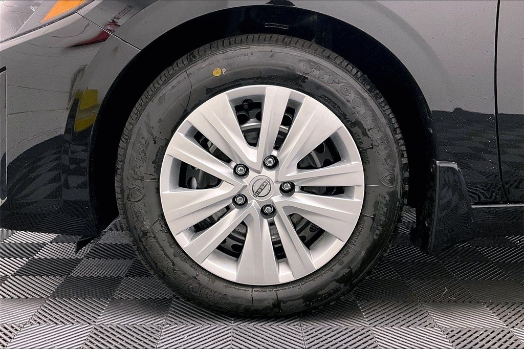 2025 Nissan Sentra S Image 6 of 14