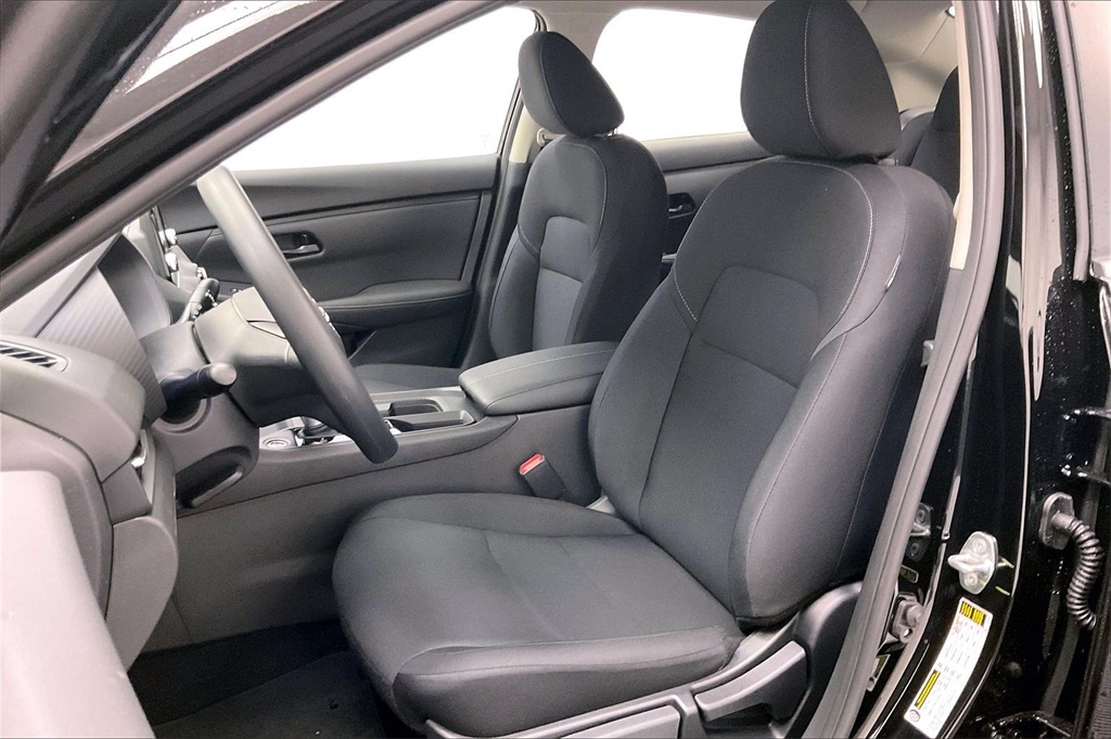 2025 Nissan Sentra S Image 7 of 14