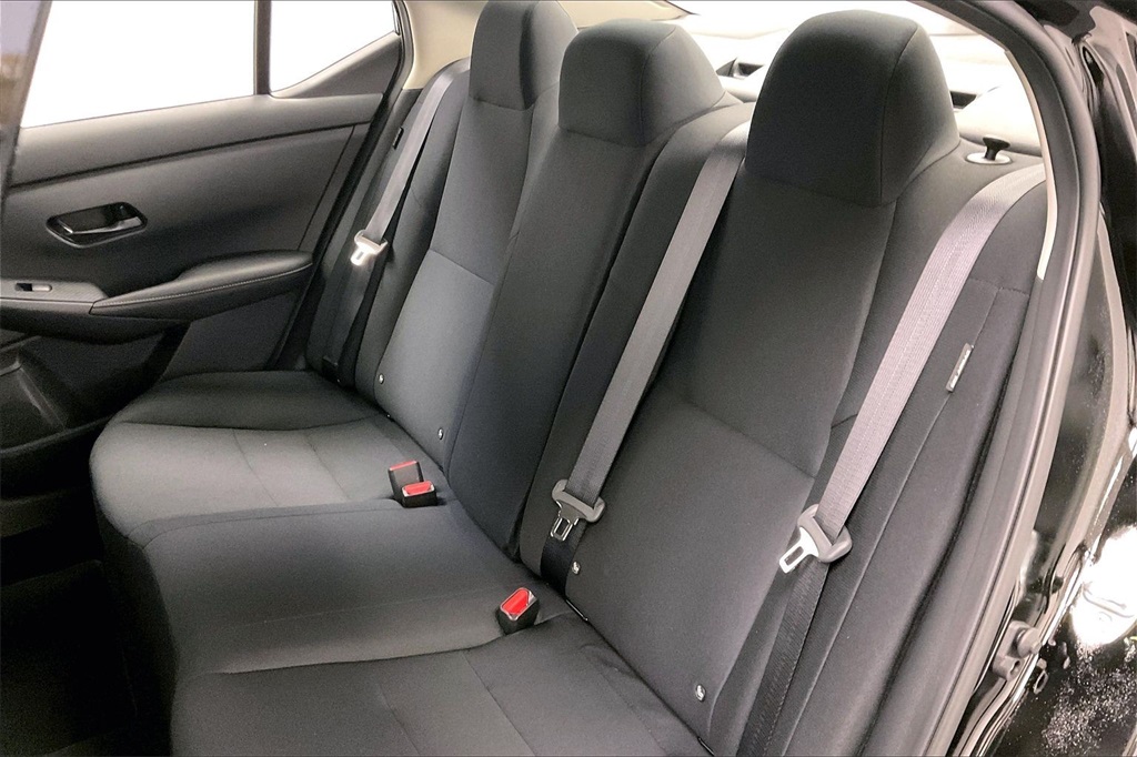 2025 Nissan Sentra S Image 8 of 14