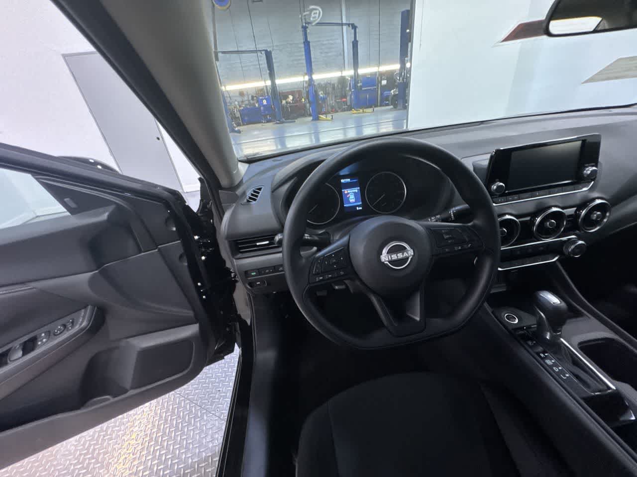 Vehicle image 15 of 41