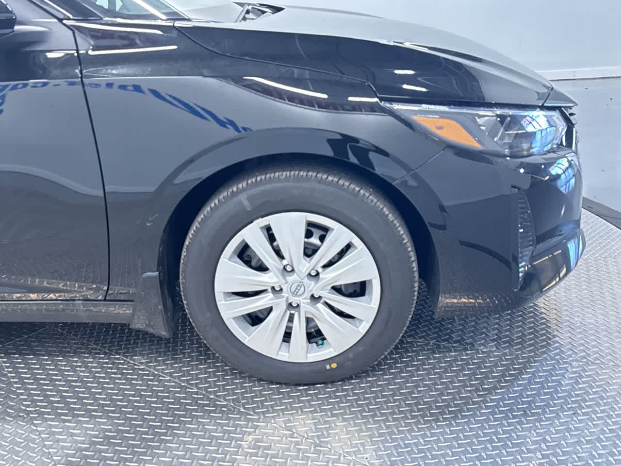 Vehicle image 10 of 41