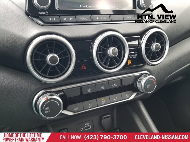Vehicle image 13 of 18