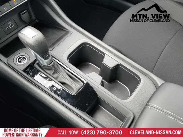 Vehicle image 14 of 18