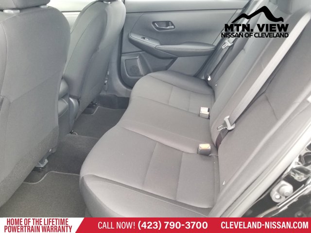 Vehicle image 10 of 18