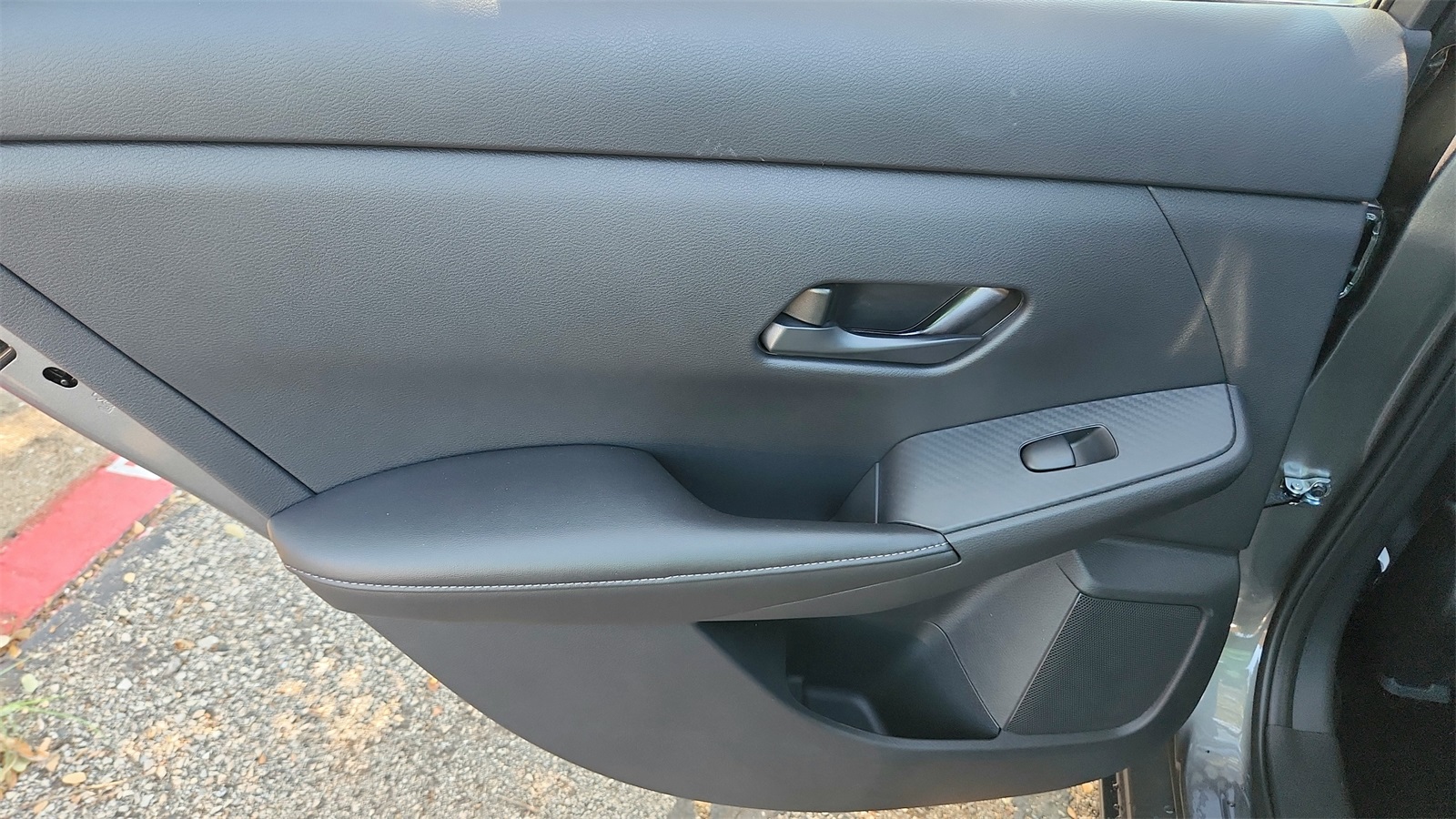 Vehicle image 18 of 21