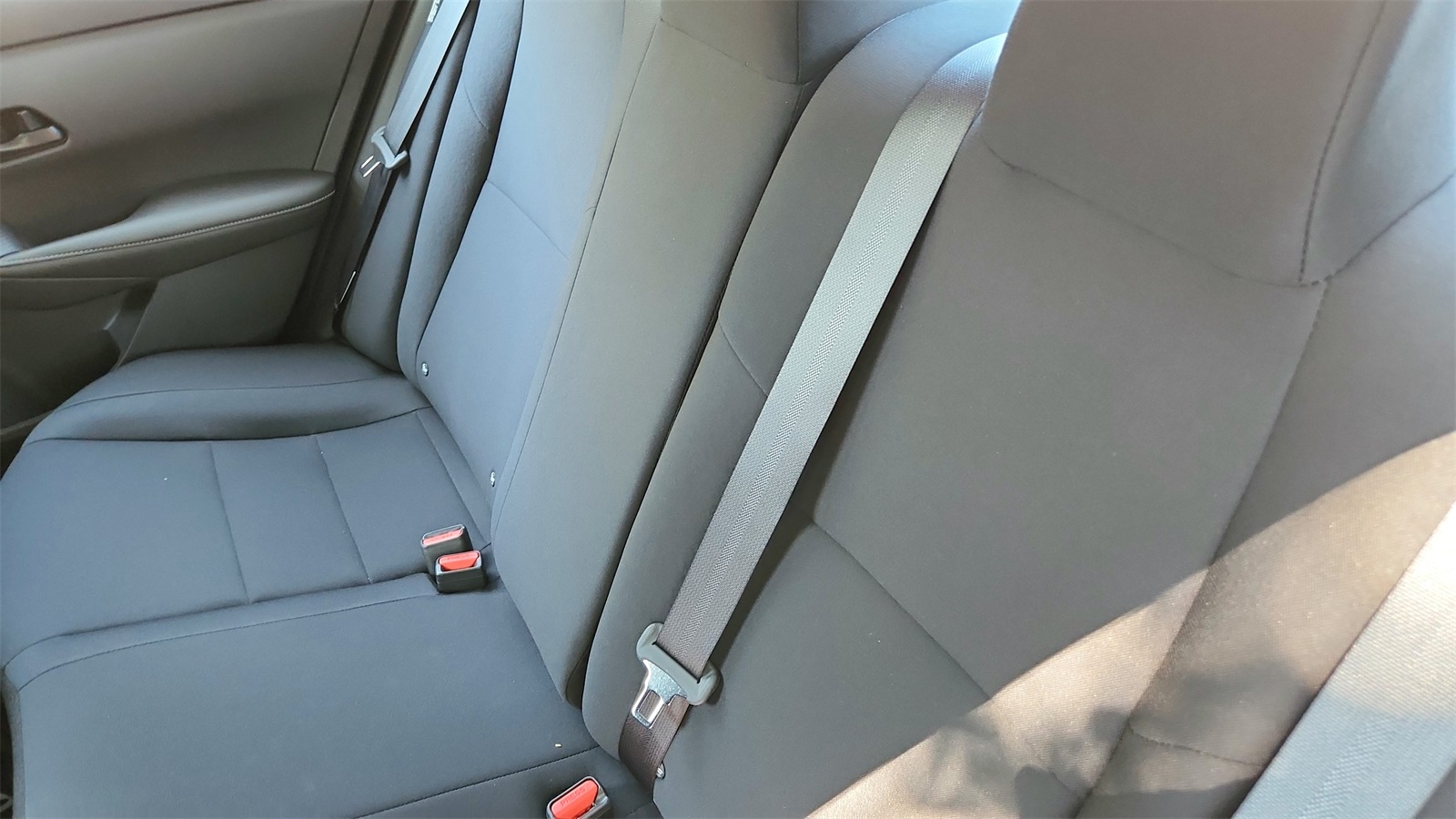 Vehicle image 17 of 21