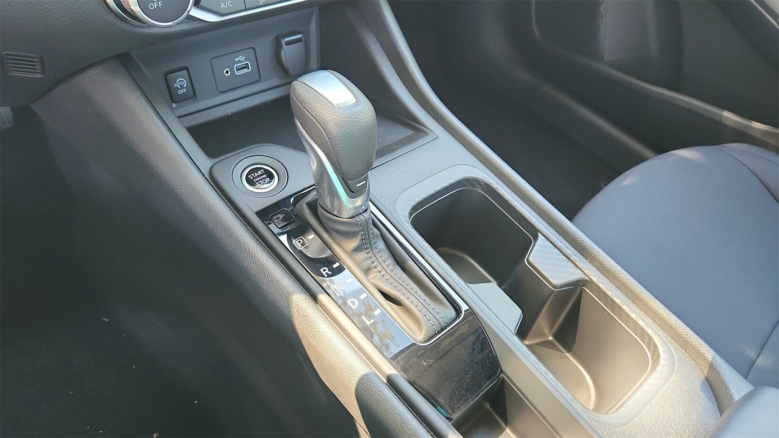 Vehicle image 11 of 21
