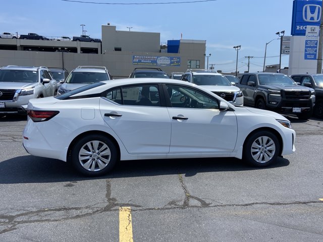 Vehicle image 4 of 19