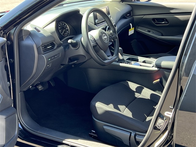 2025 Nissan Sentra S Image 16 of 28