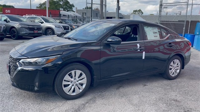 2025 Nissan Sentra S Image 2 of 23