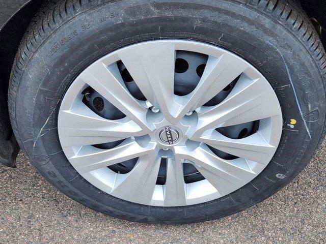 Vehicle image 9 of 22