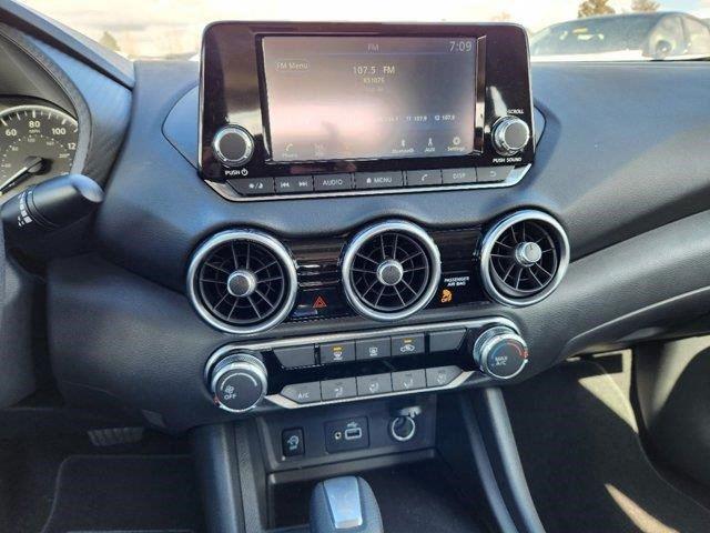 Vehicle image 20 of 22