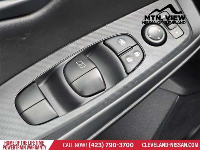 Vehicle image 10 of 16