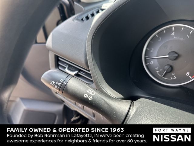Vehicle image 26 of 36