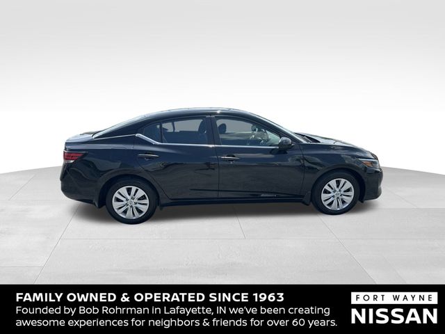 Vehicle image 9 of 36