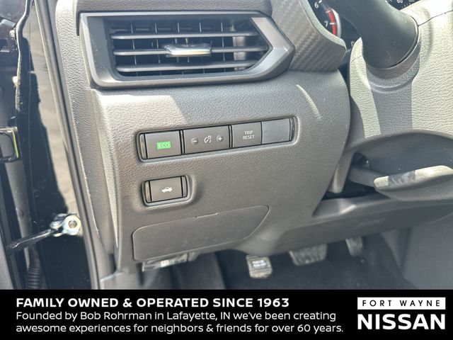 Vehicle image 16 of 36