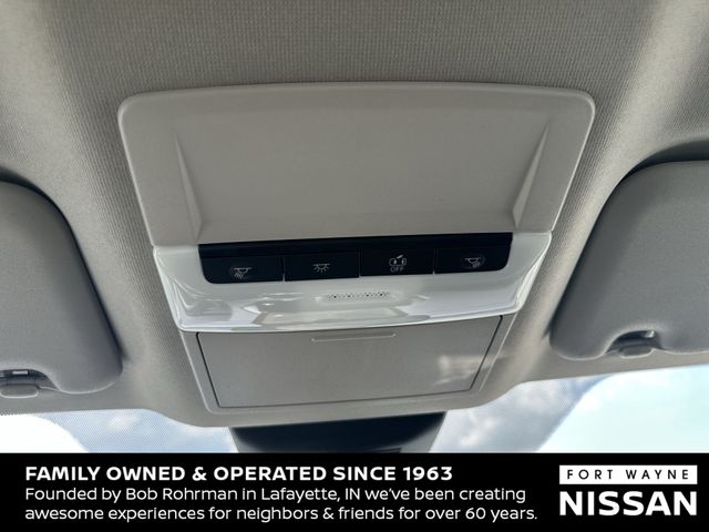 Vehicle image 25 of 36