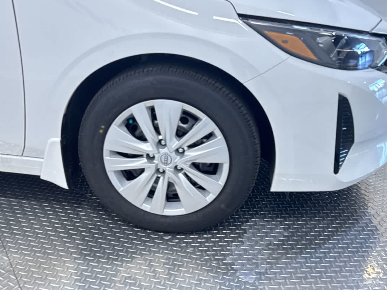 Vehicle image 10 of 41