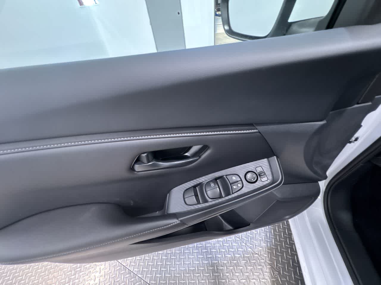 Vehicle image 25 of 41