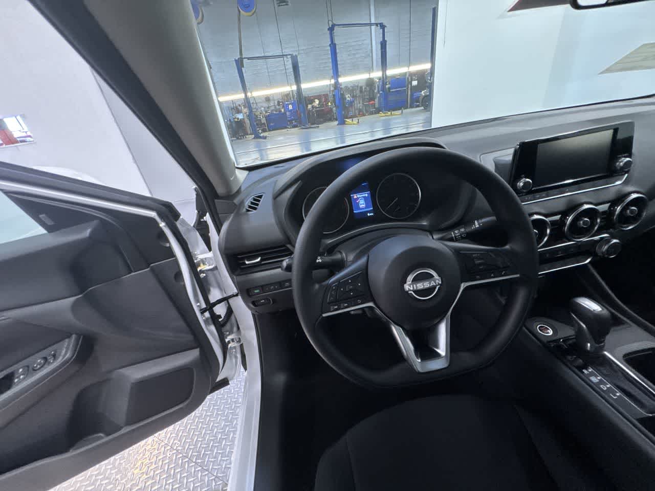 Vehicle image 16 of 41