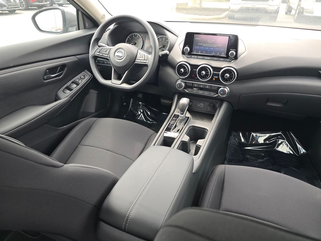 Vehicle image 32 of 60