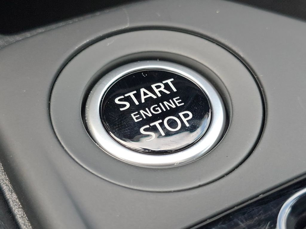 Vehicle image 37 of 60