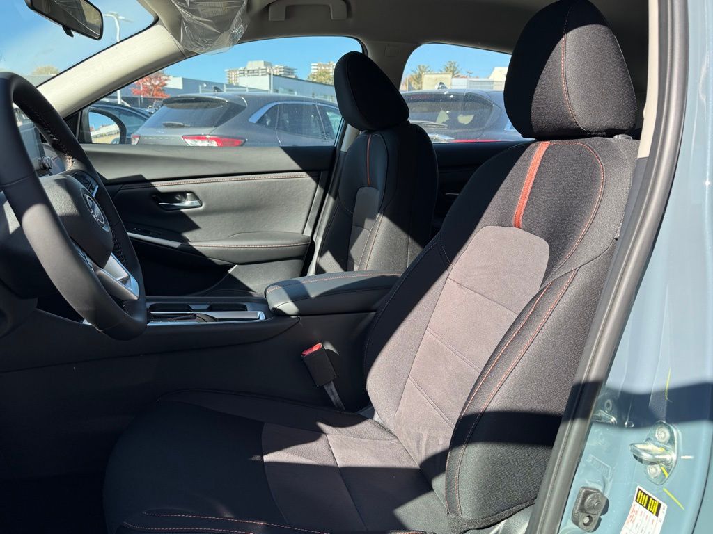 Vehicle image 17 of 24