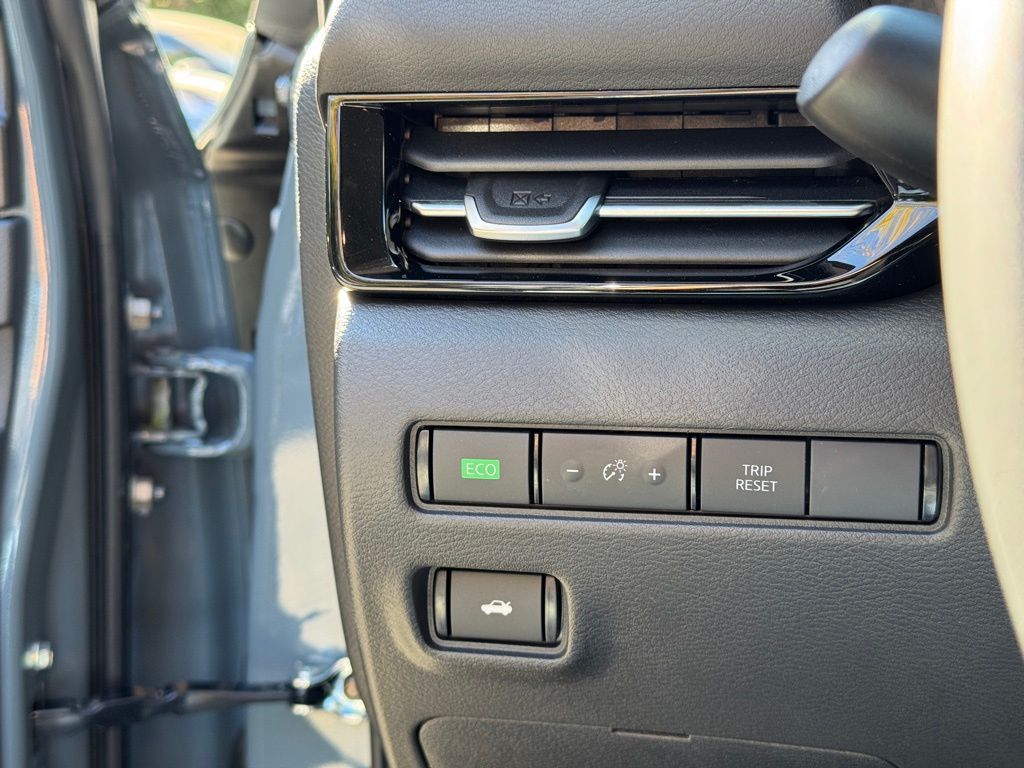 Vehicle image 15 of 24