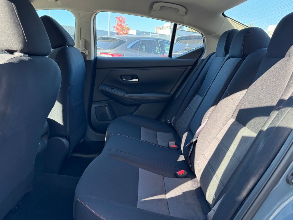 Vehicle image 18 of 24