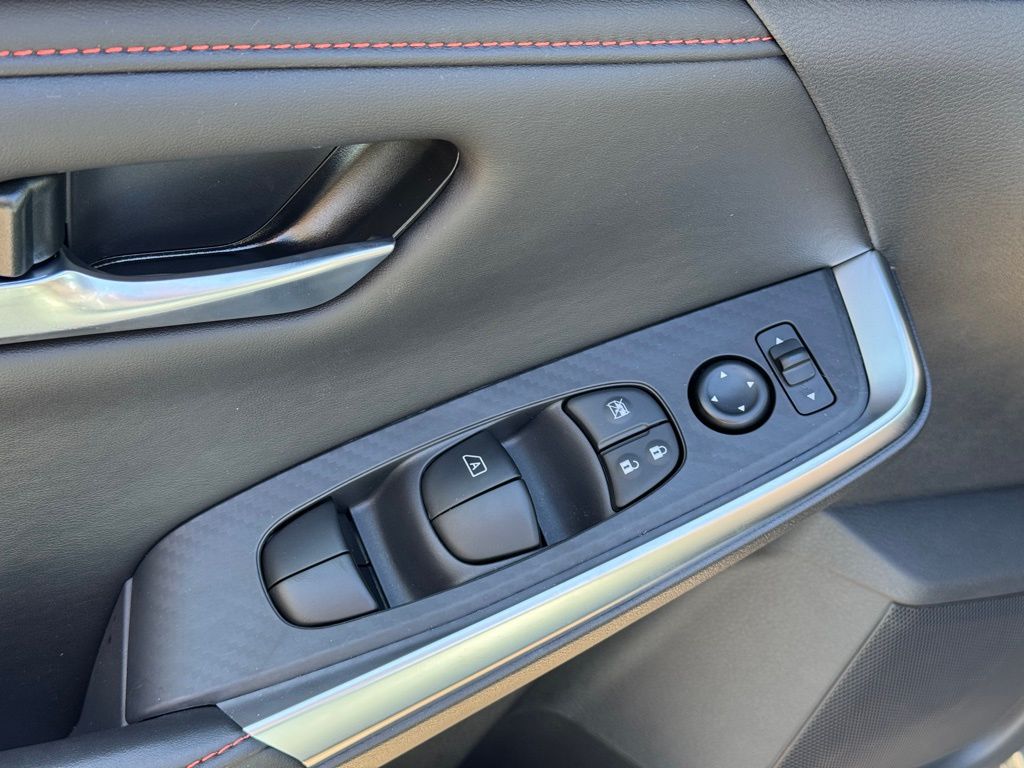 Vehicle image 16 of 24
