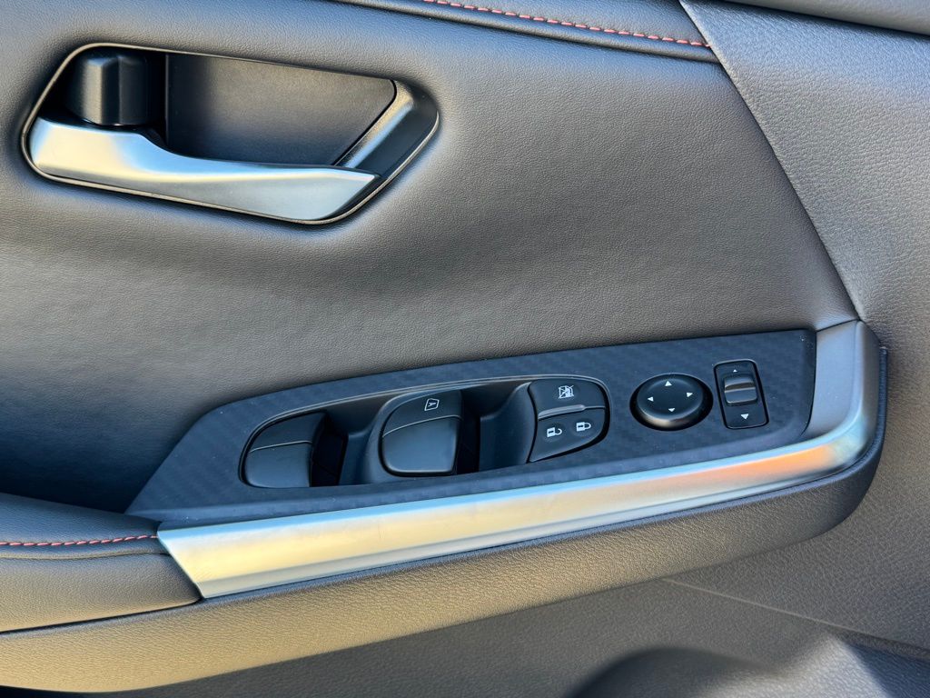 Vehicle image 13 of 24