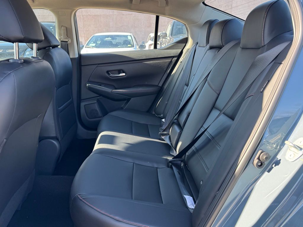 Vehicle image 17 of 24