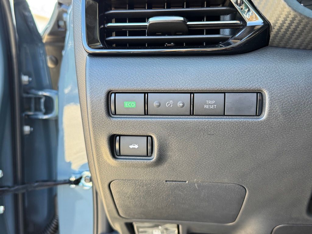 Vehicle image 12 of 24