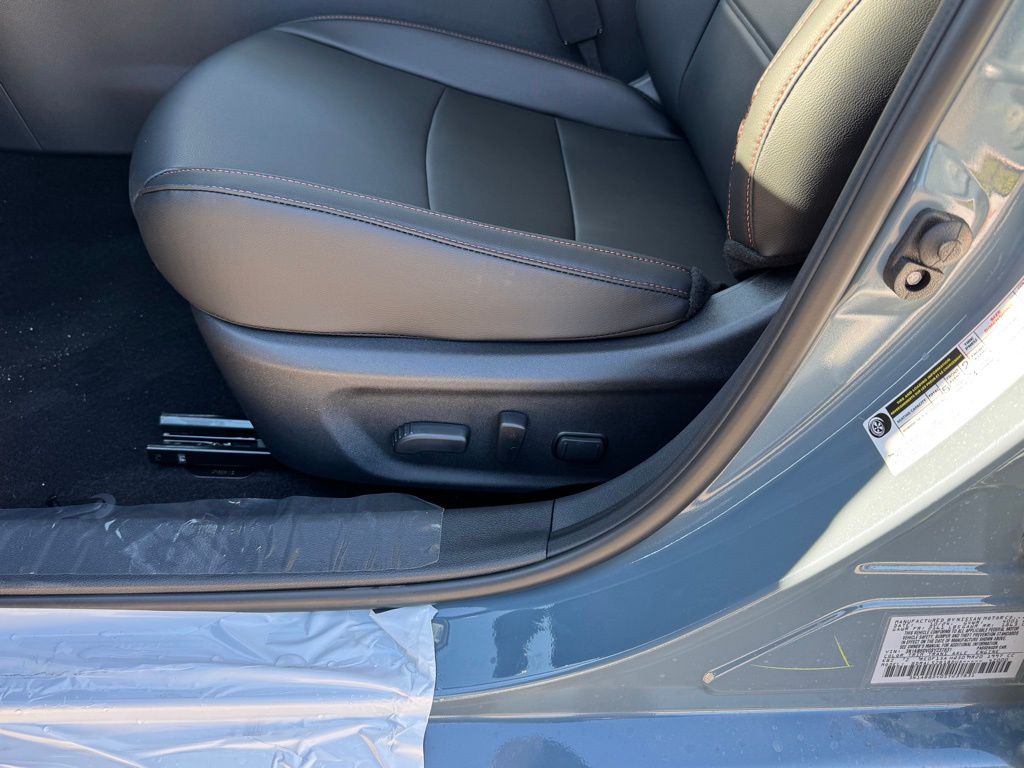 Vehicle image 16 of 24