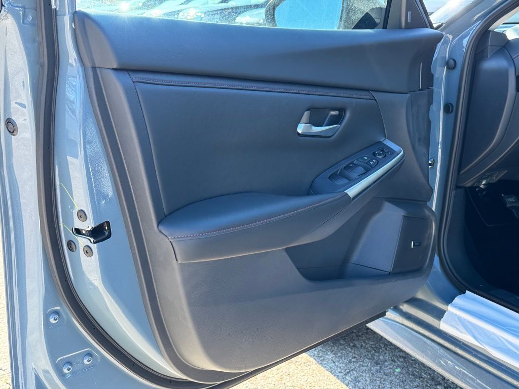 Vehicle image 20 of 24
