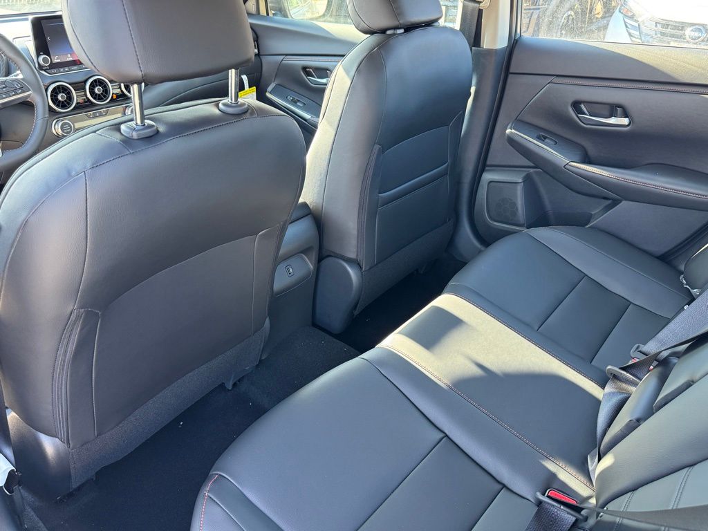 Vehicle image 18 of 24