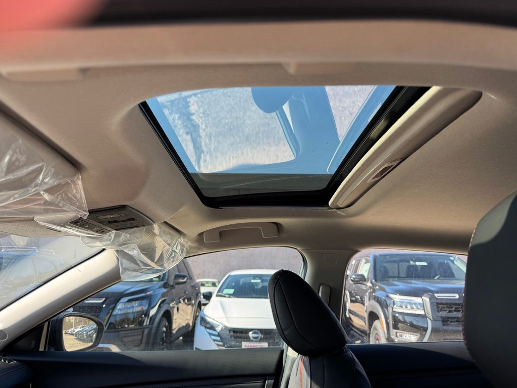 Vehicle image 19 of 24