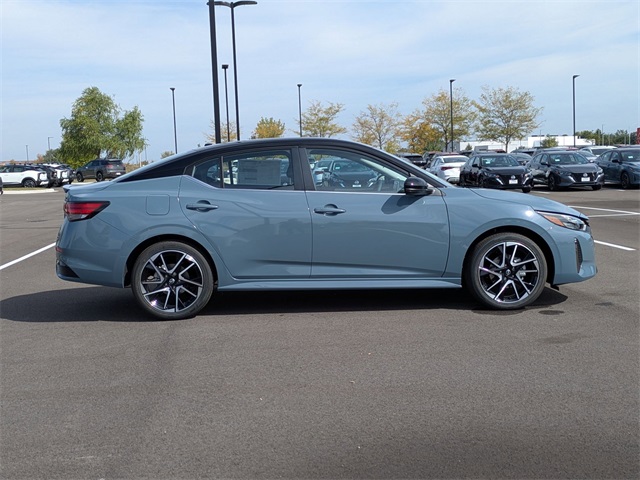 2025 Nissan Sentra SR Image 4 of 29