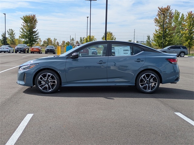 2025 Nissan Sentra SR Image 8 of 29