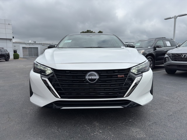 2025 Nissan Sentra SR Image 2 of 25