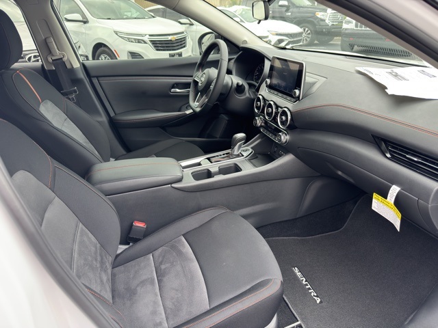 2025 Nissan Sentra SR Image 21 of 25