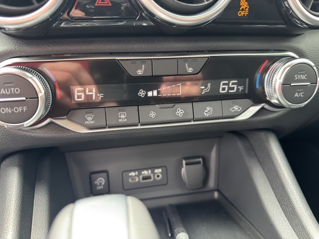 2025 Nissan Sentra SR Image 11 of 25