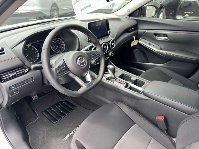2025 Nissan Sentra SR Image 8 of 25