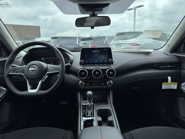 2025 Nissan Sentra SR Image 17 of 25